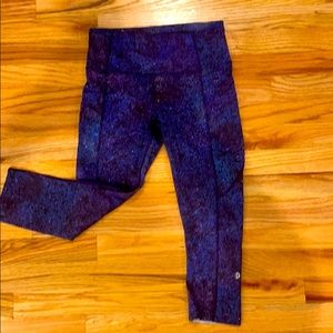 Lululemon blue speckled Capris with side pockets